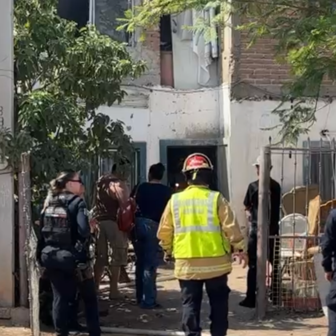 Vivienda se Incendia por Aparente Corto Circuito en la Colonia Solidaridad de Hermosillo